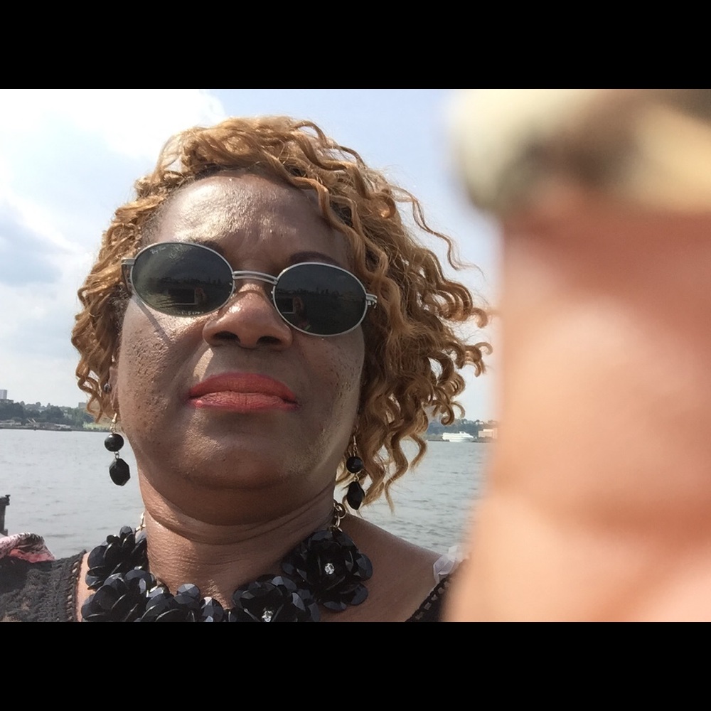 Meet your Posher, Angelia